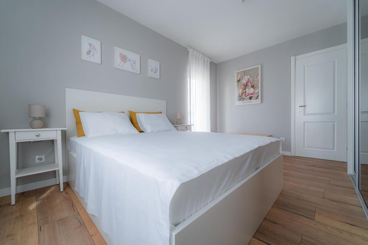 Luxury Apartment Laluna Kamen Bagian luar foto